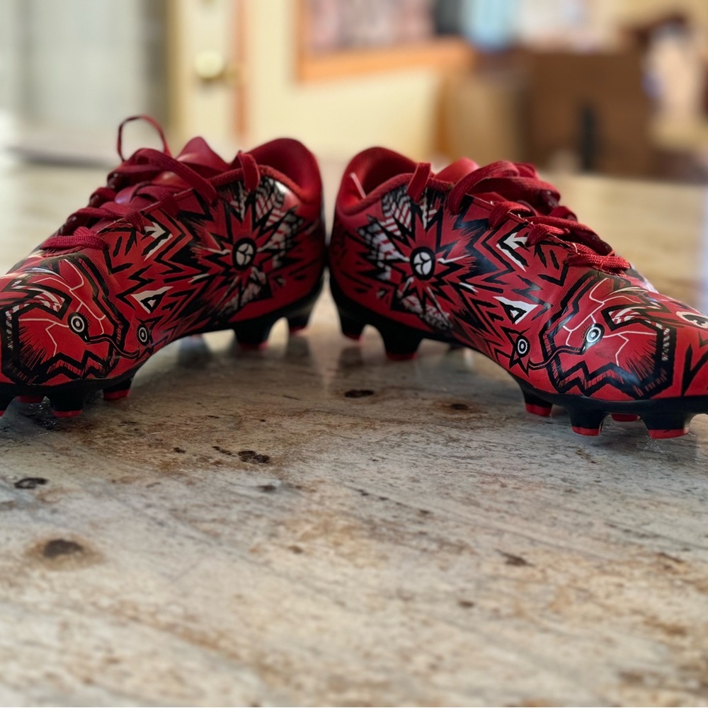Puma Youth Soccer Cleats. Size 3. Red & Black.